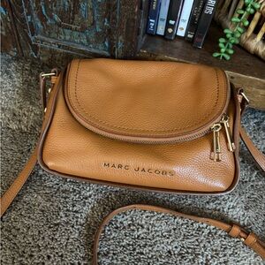 Marc Jacobs groove mini almond Leather Crossbody Bag. VGUC